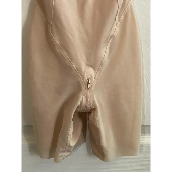 Shapellx MeshSmooth Deep Plunge Bodysuit Beige Size - Medium - Picture 8 of 9